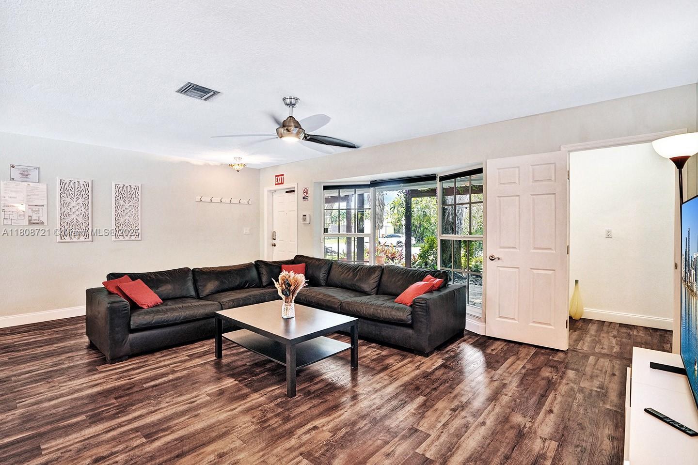 HOLLYWOOD GOLF ESTATES SE - Residential