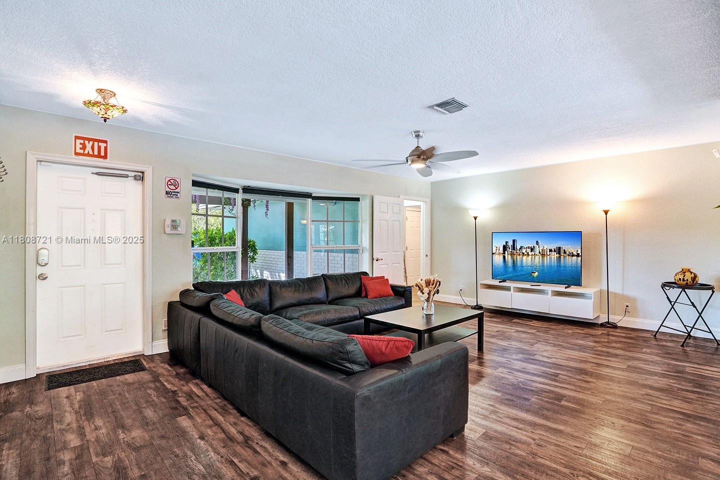 HOLLYWOOD GOLF ESTATES SE - Residential