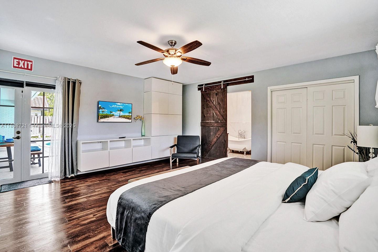 HOLLYWOOD GOLF ESTATES SE - Residential