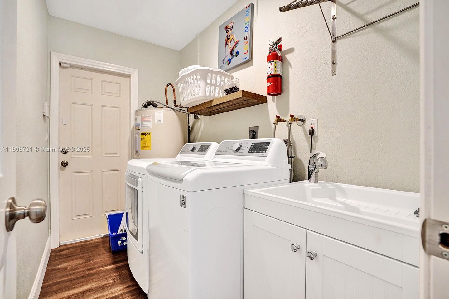 HOLLYWOOD GOLF ESTATES SE - Residential