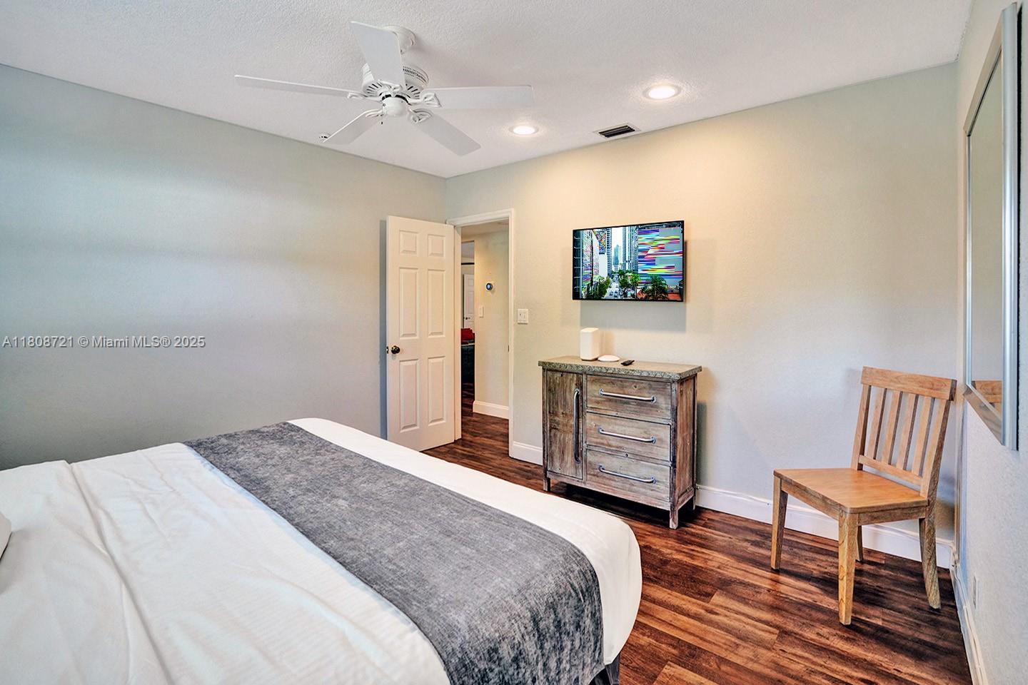 HOLLYWOOD GOLF ESTATES SE - Residential