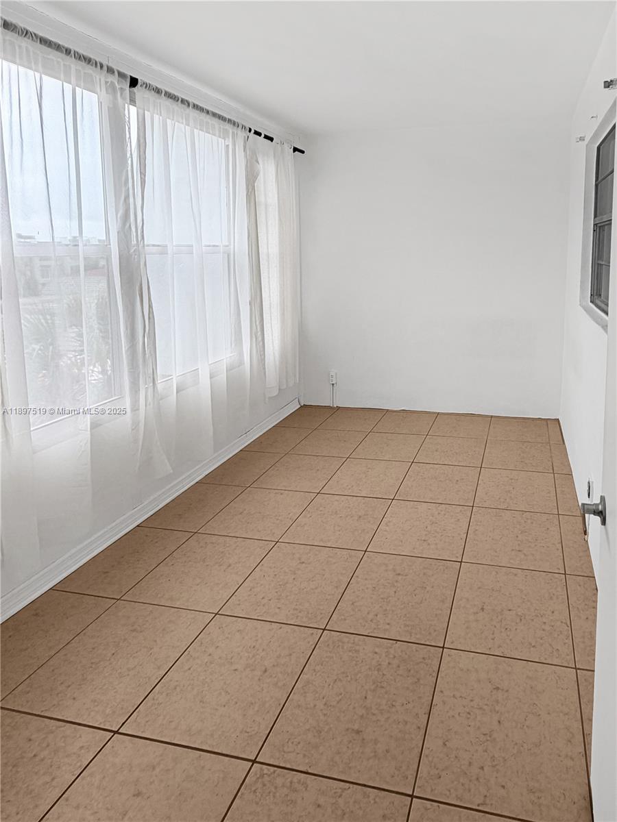 ORIOLE GOLF & TENNIS CLUB - Residential Lease