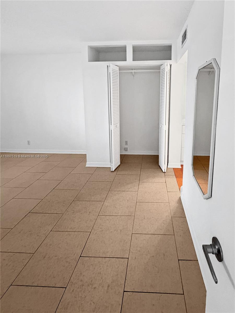 ORIOLE GOLF & TENNIS CLUB - Residential Lease