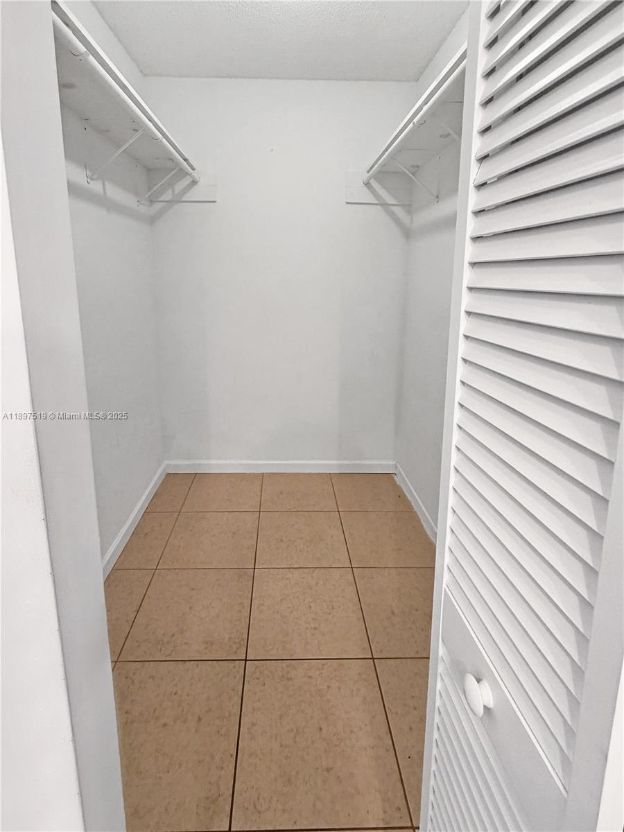 ORIOLE GOLF & TENNIS CLUB - Residential Lease