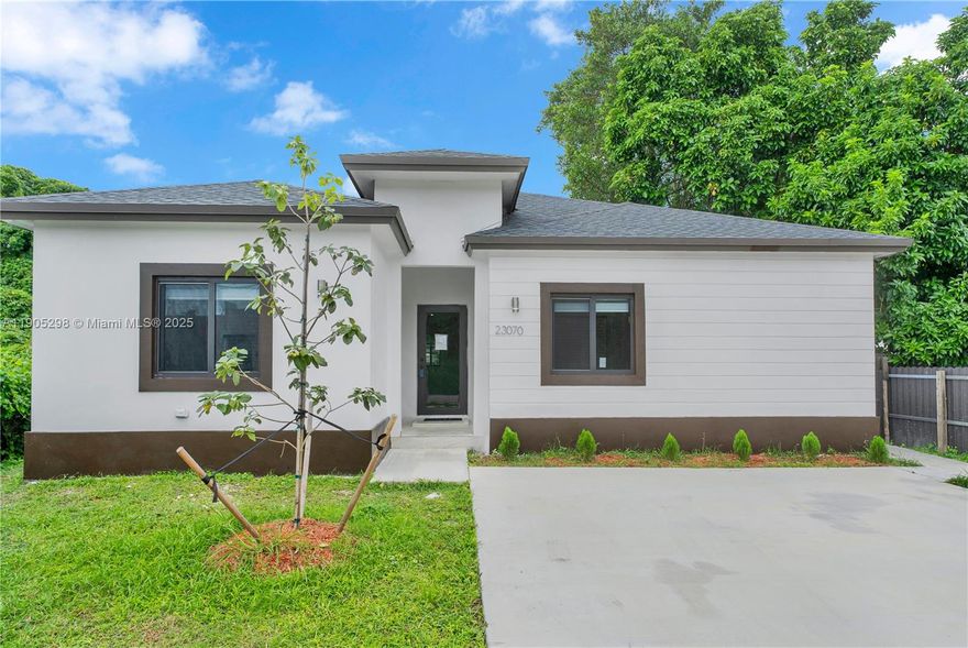 Brand New 5-Bedroom, 3-Bathroom Single-Family Home – Move-In Ready!
Move right into this brand new and spacious 5-bedroom, 3-bathroom single-family residence, complete with a Certificate of Occupancy already issued. Conveniently located near US-1 and the Florida Turnpike, this stunning home combines modern comfort with unbeatable accessibility. Property Features:
? Brand-new appliances
?? Impact-resistant windows and doors
?? Beautifully upgraded modern bathrooms
??? Sleek, contemporary kitchen with high-end finishes
?? Open floor plan with abundant natural light
Don’t miss this opportunity to own a move-in ready, newly constructed home in a prime location. Schedule your private showing today!