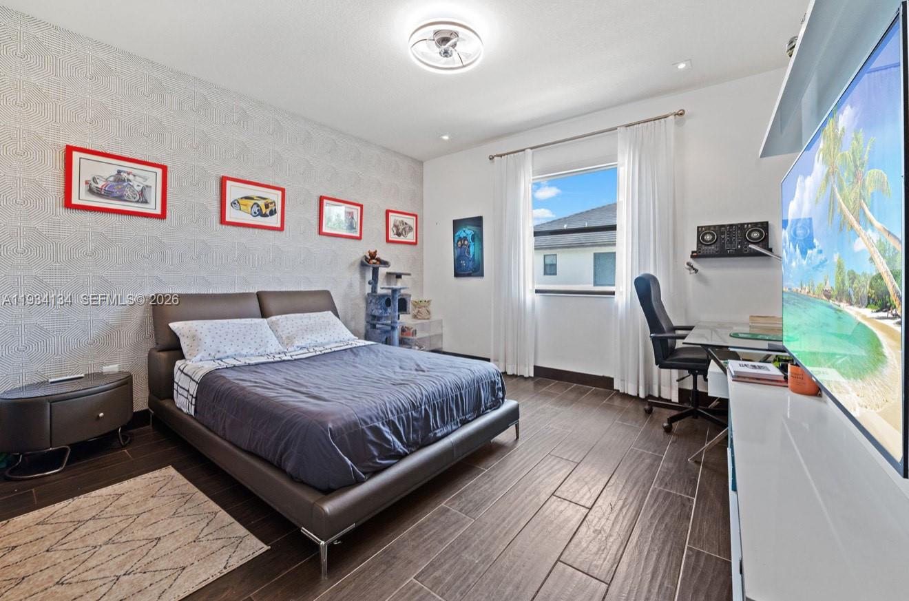 DUNNWOODY LAKE - Residential