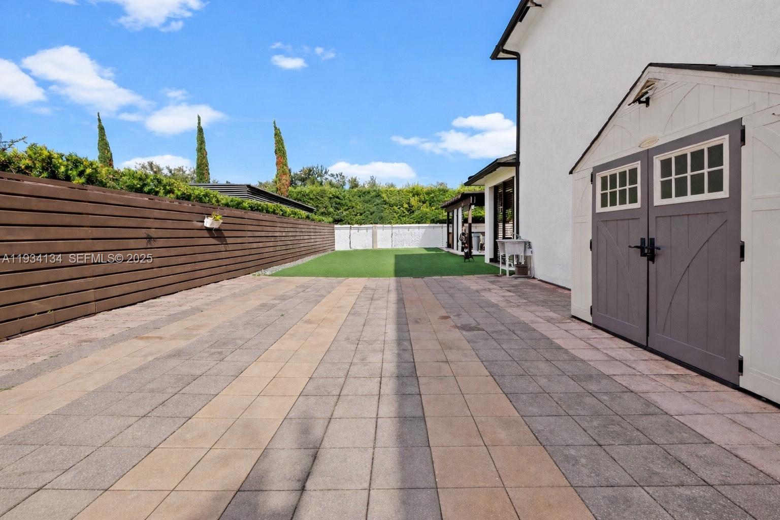 DUNNWOODY LAKE - Residential