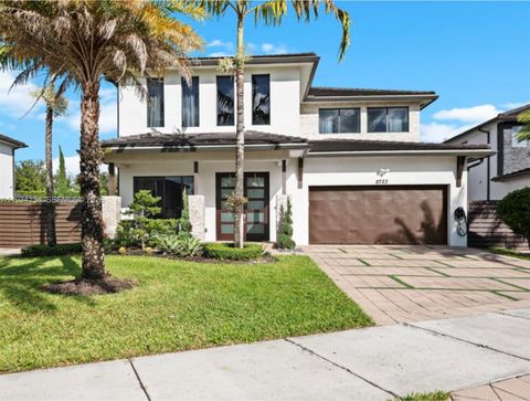 8723 NW 161st Ter Miami Lakes FL 33018