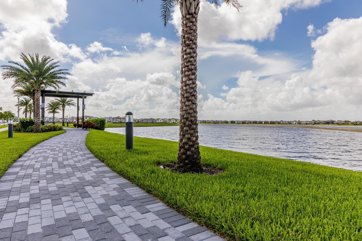 DUNNWOODY LAKE - Residential