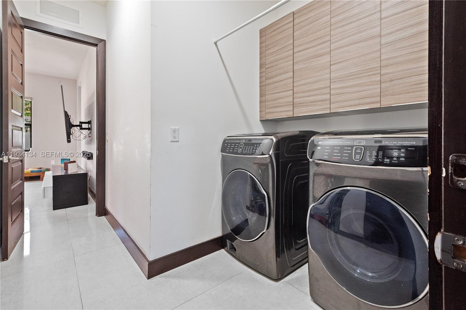 DUNNWOODY LAKE - Residential