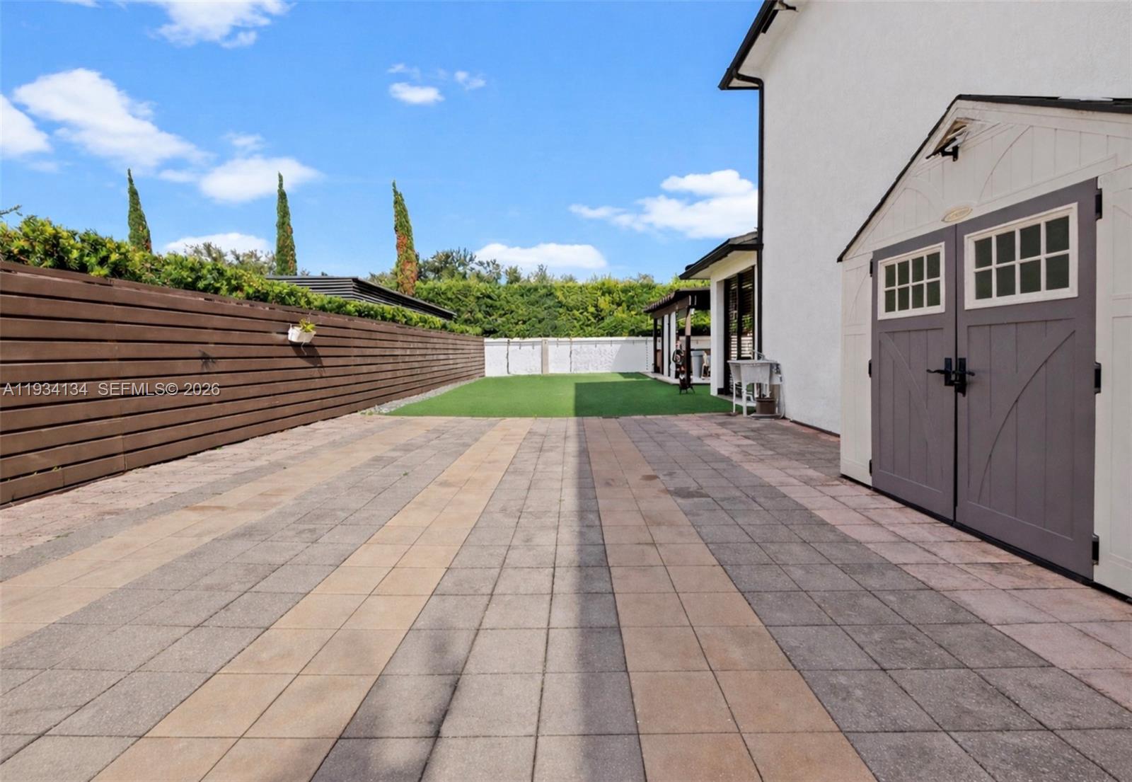 DUNNWOODY LAKE - Residential