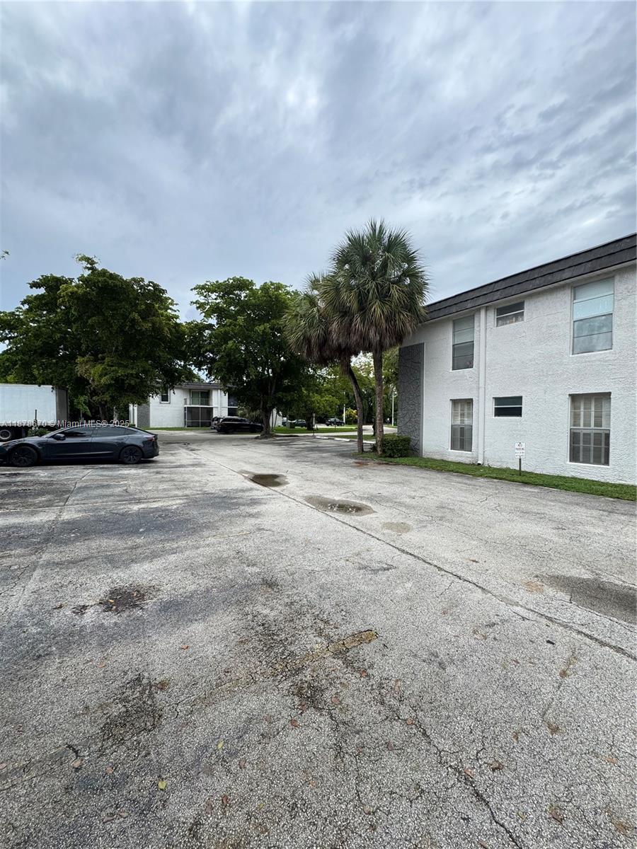 KENDALL ACRES CONDO BLDG - Residential