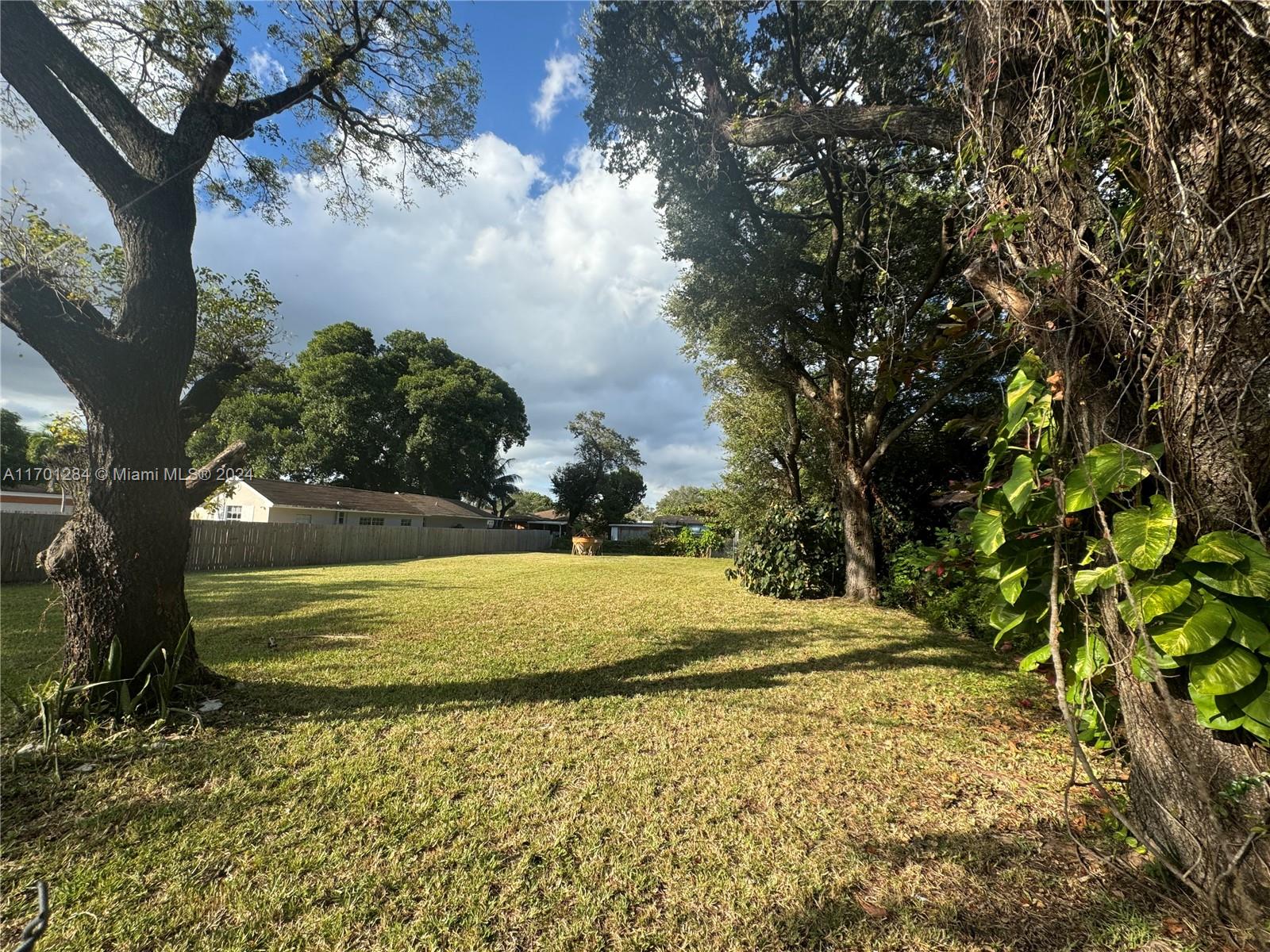 PINEWOOD PARK PL AMD 2ND - Land