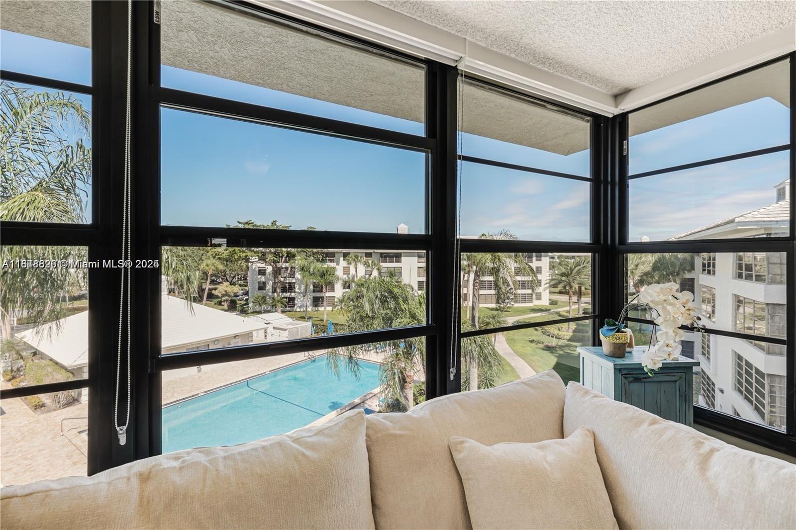 1719 Whitehall Dr 406, Davie, FL, 33324/$310,000 2 1719 Whitehall Dr 406