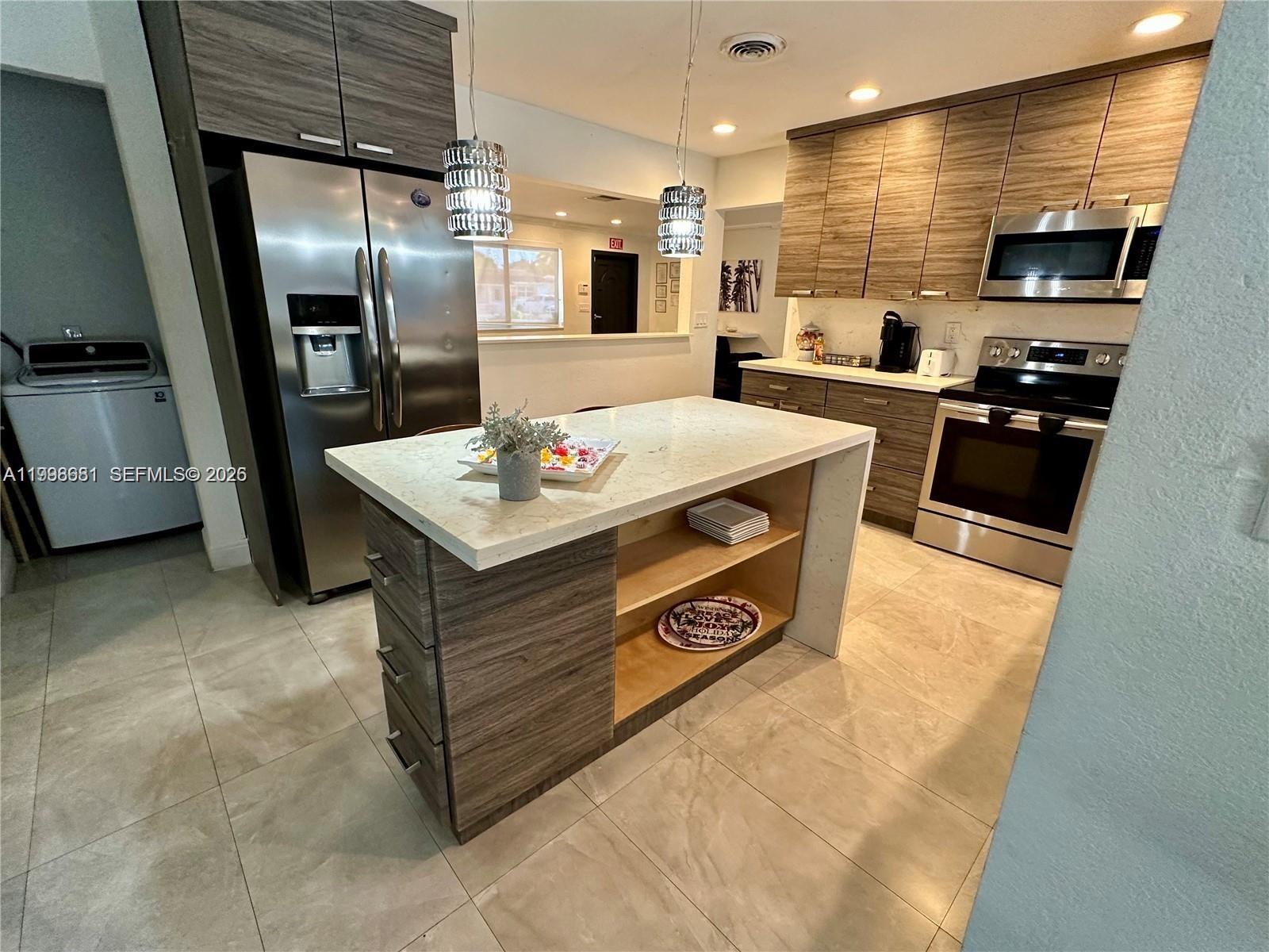 HOLLYWOOD HILLS AMEN PLAT - Residential