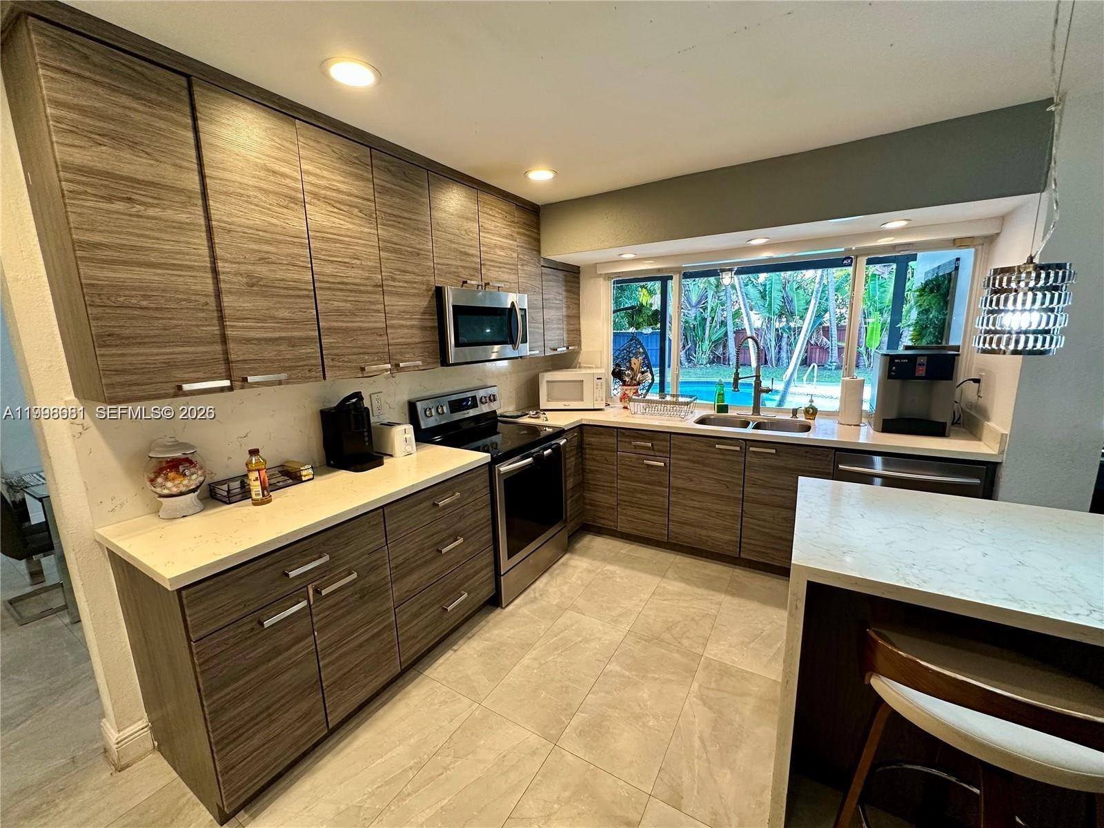 HOLLYWOOD HILLS AMEN PLAT - Residential