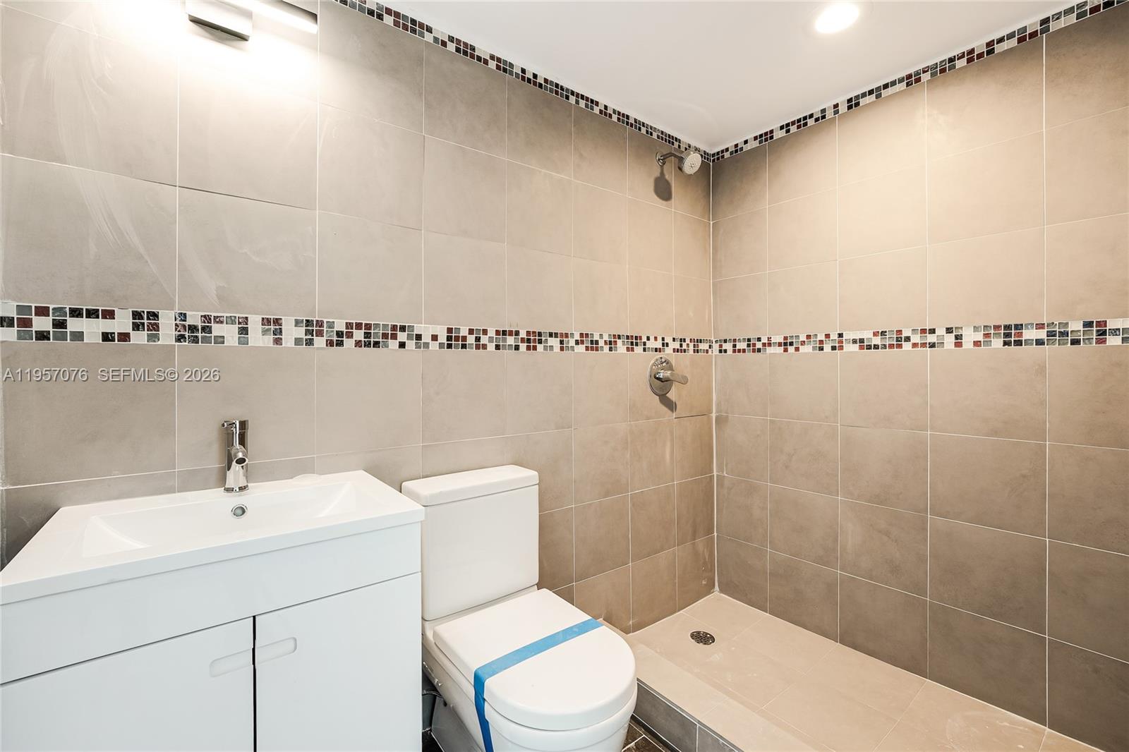 LINCOLN SUB - Residential Lease