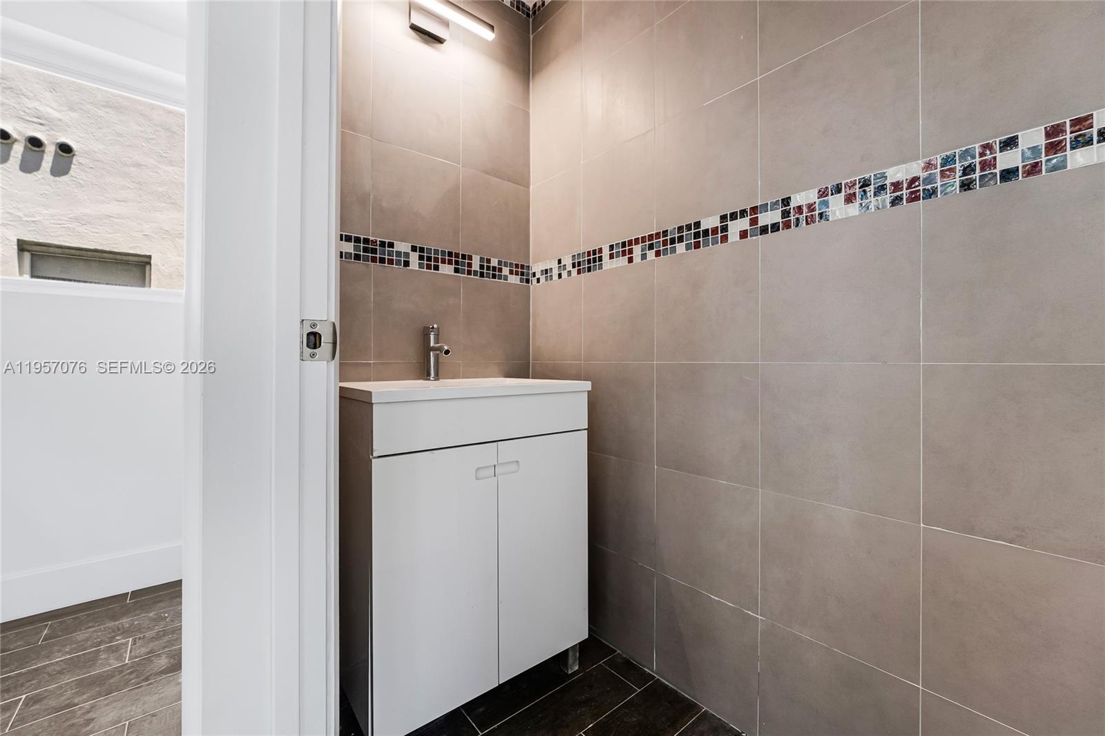 LINCOLN SUB - Residential Lease