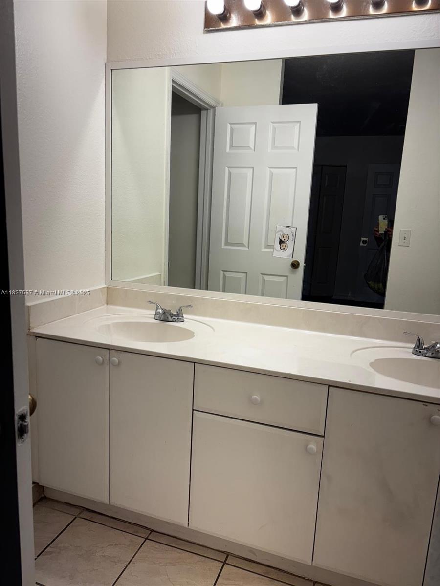 comfortable two story duplex unit with garage, four bedrooms and two and half bathrooms. unit has tile flooring on first floor and private backyard with slider. fully equiped with refrigerator, stove, washer and dryer, central ac. ready for move in. asking for first month and deposit. section 8 tenants welcome with reduced security deposit.