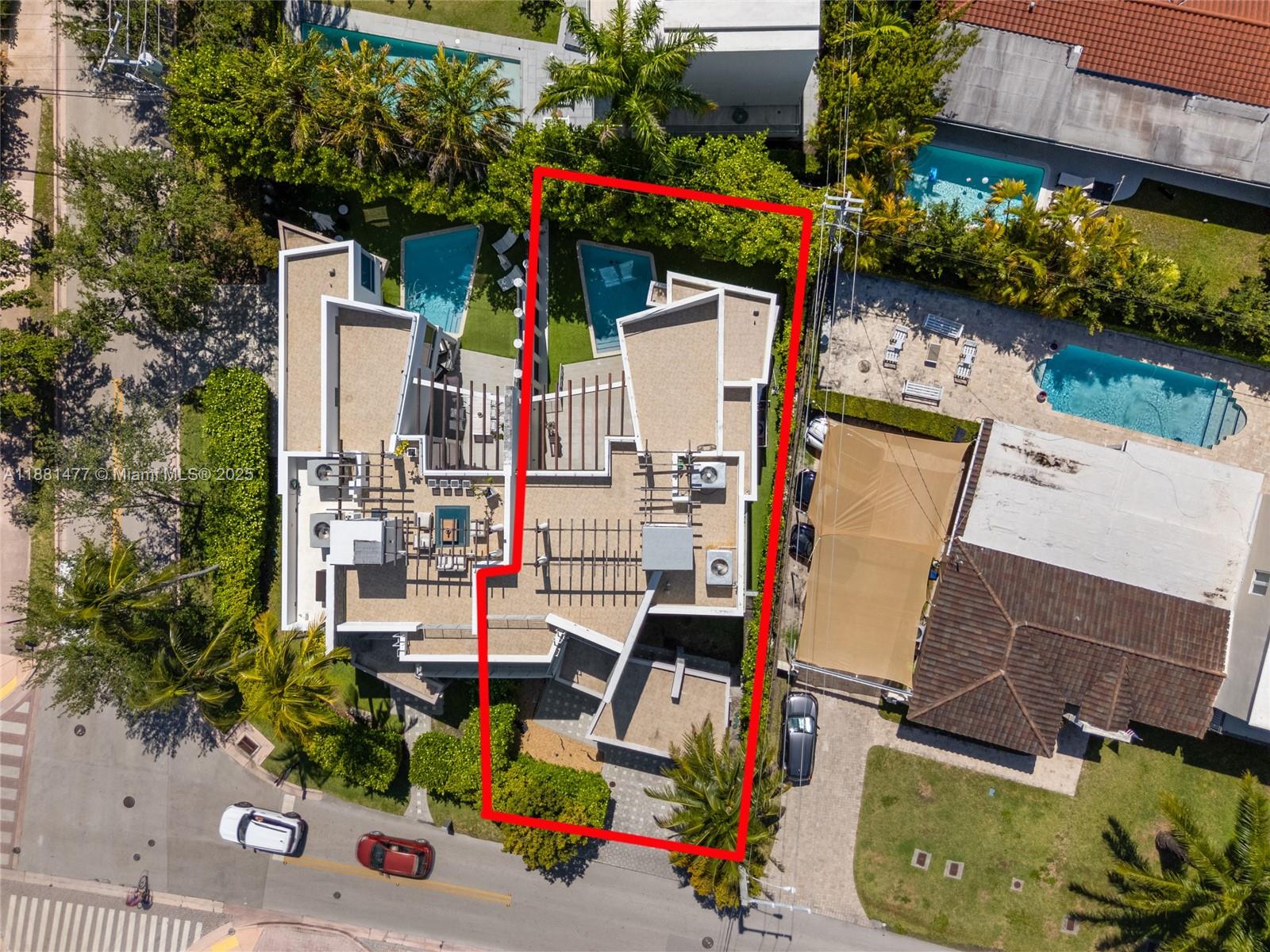 544-548 FERNWOOD CONDO - Residential