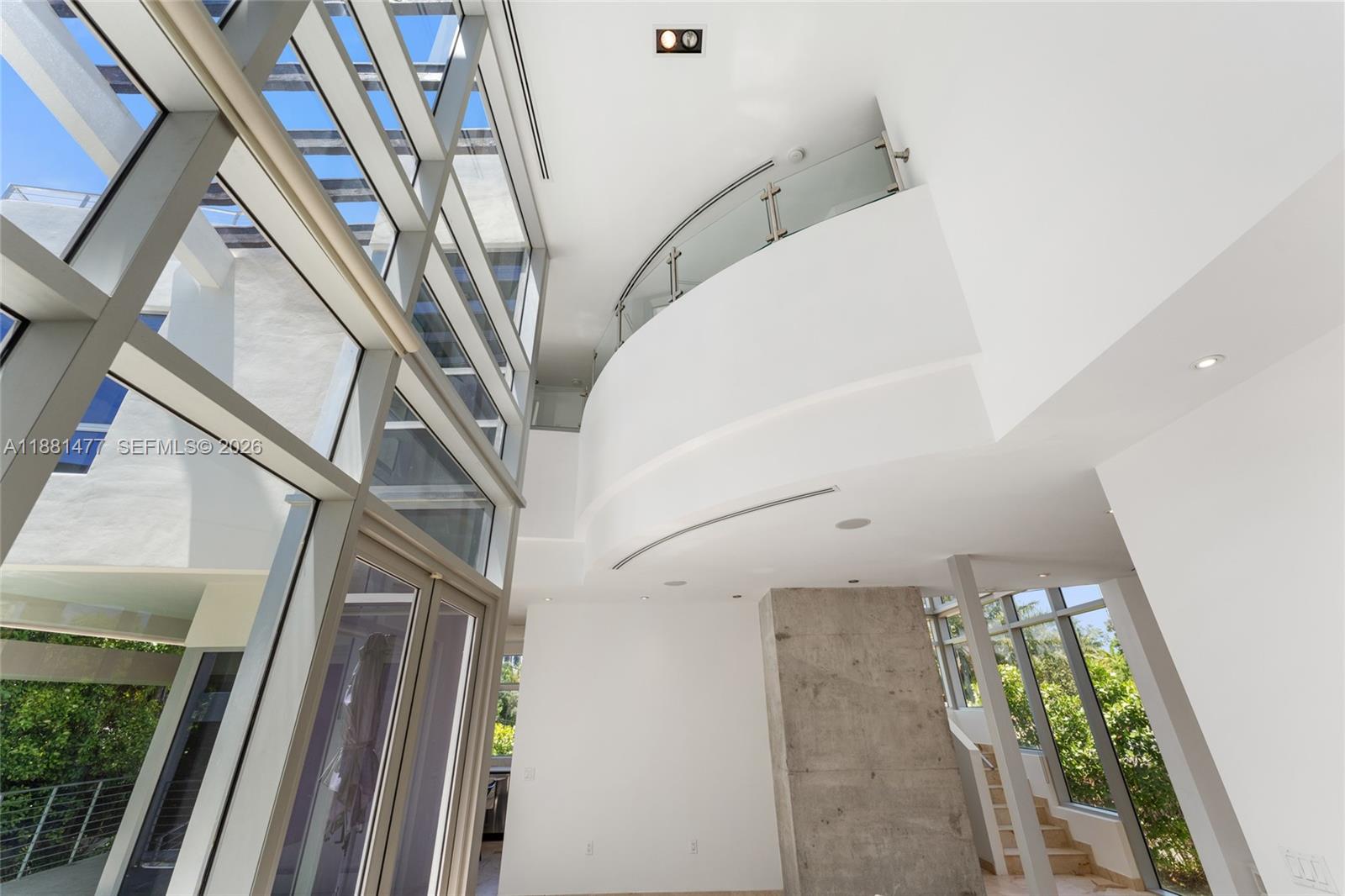 544-548 FERNWOOD CONDO - Residential