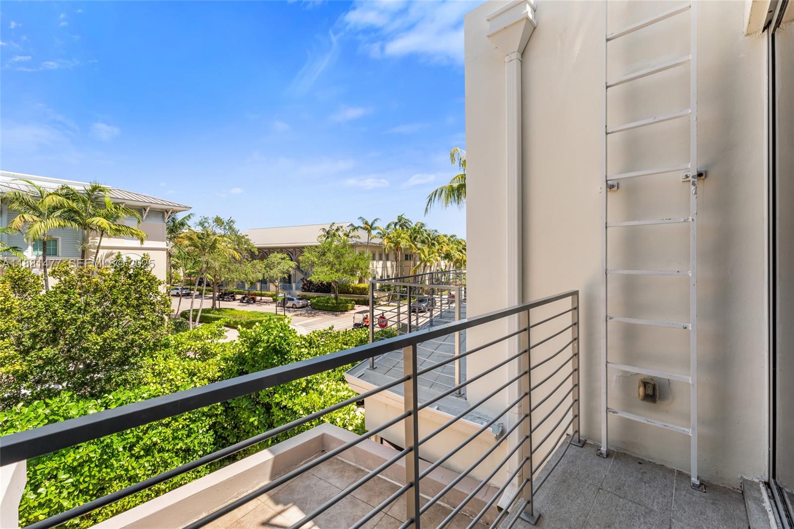 544-548 FERNWOOD CONDO - Residential