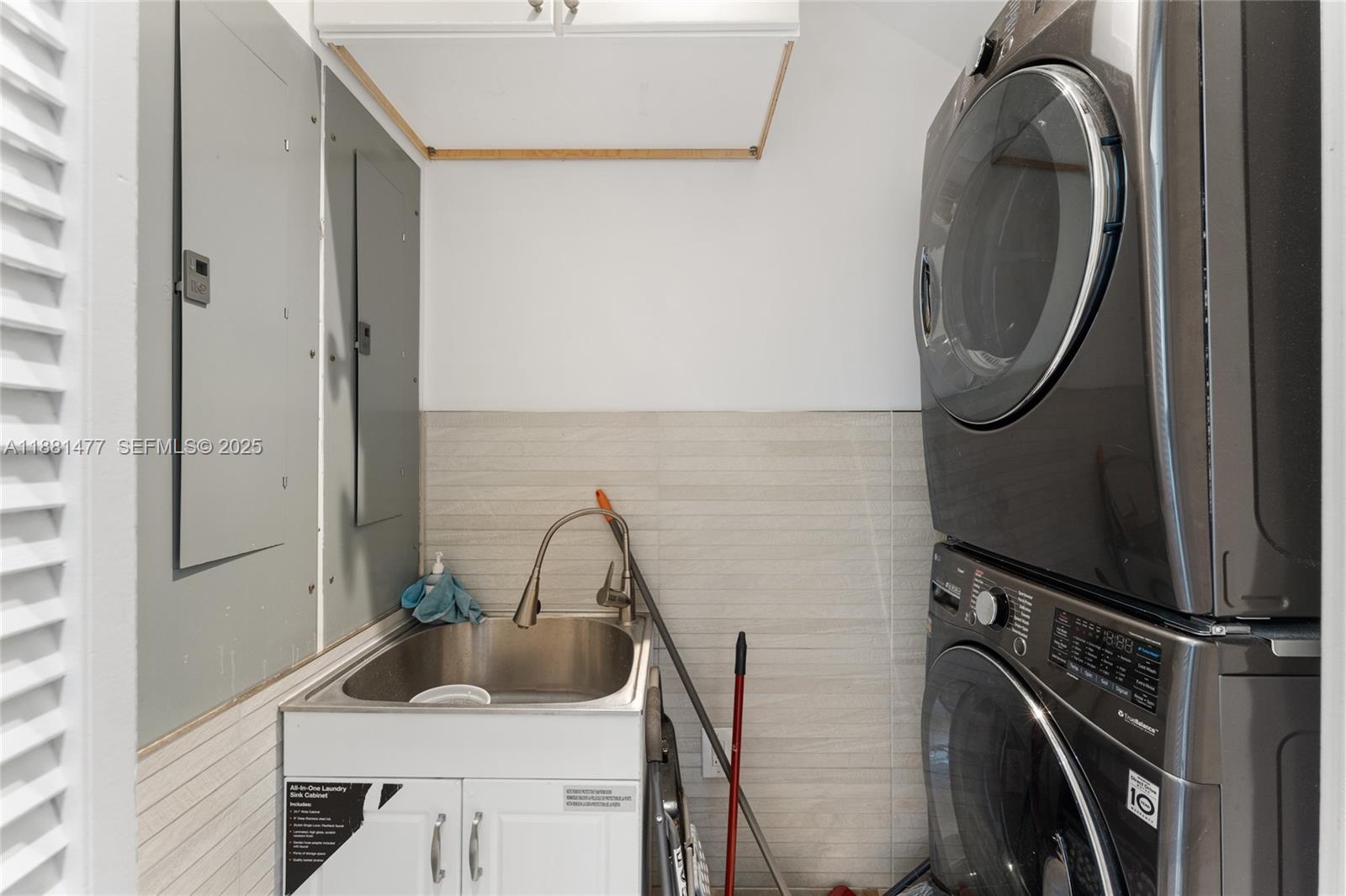 544-548 FERNWOOD CONDO - Residential