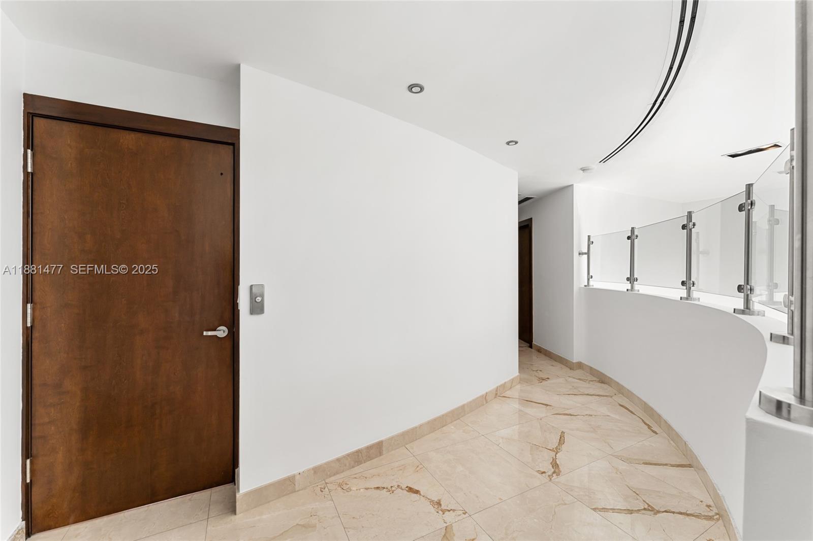 544-548 FERNWOOD CONDO - Residential