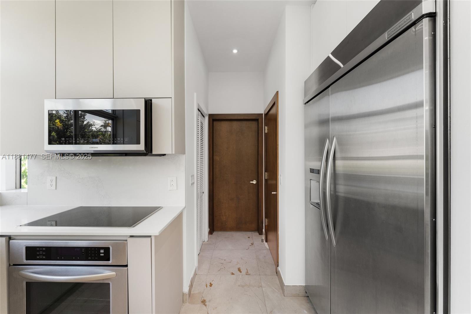 544-548 FERNWOOD CONDO - Residential