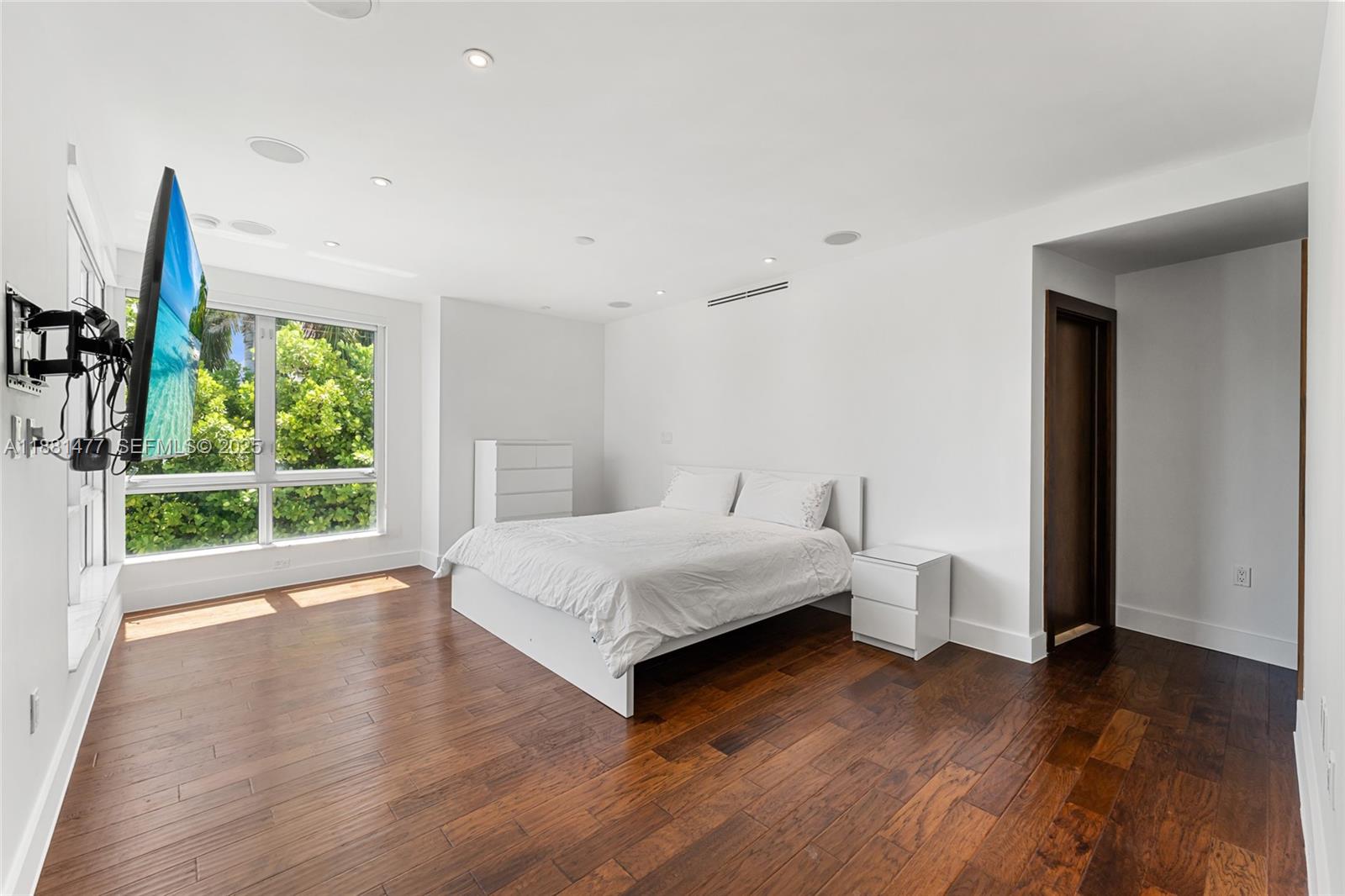 544-548 FERNWOOD CONDO - Residential