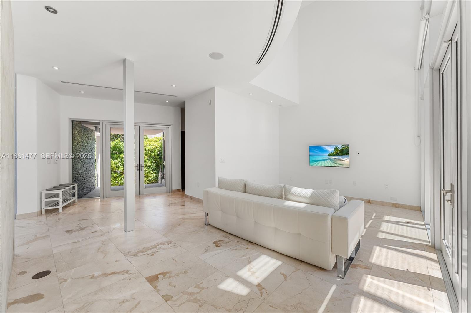 544-548 FERNWOOD CONDO - Residential