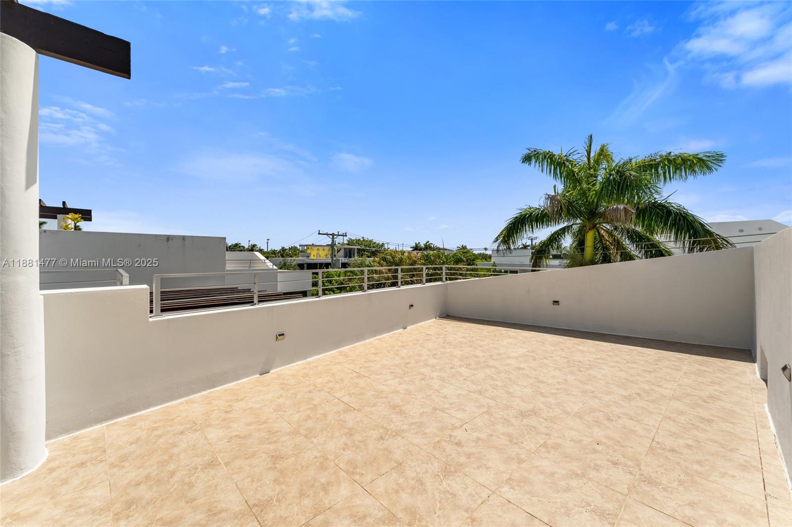 544-548 FERNWOOD CONDO - Residential