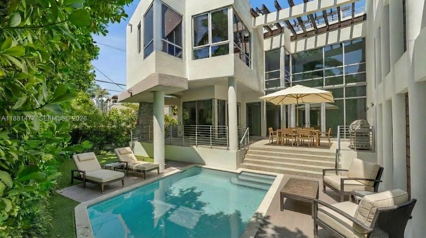 544-548 FERNWOOD CONDO - Residential