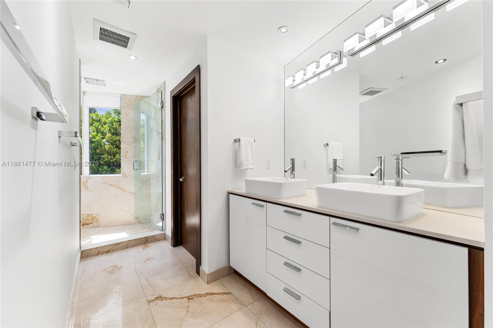 544-548 FERNWOOD CONDO - Residential