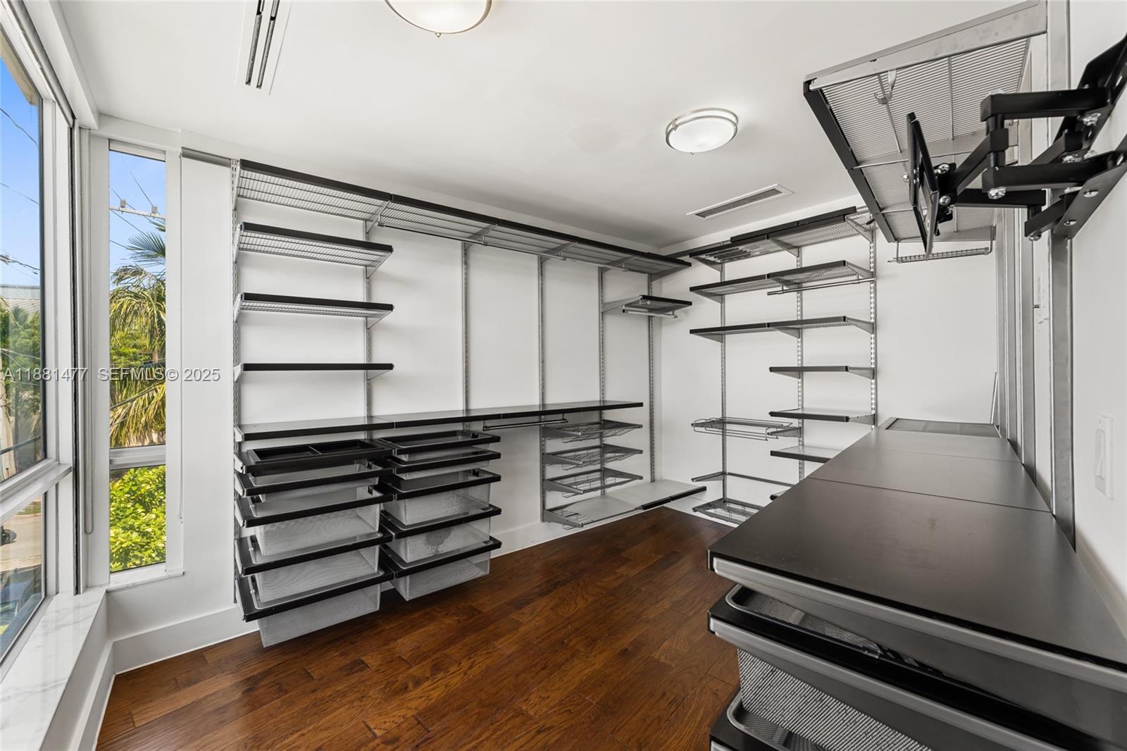 544-548 FERNWOOD CONDO - Residential