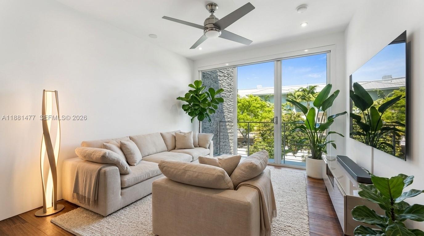 544-548 FERNWOOD CONDO - Residential