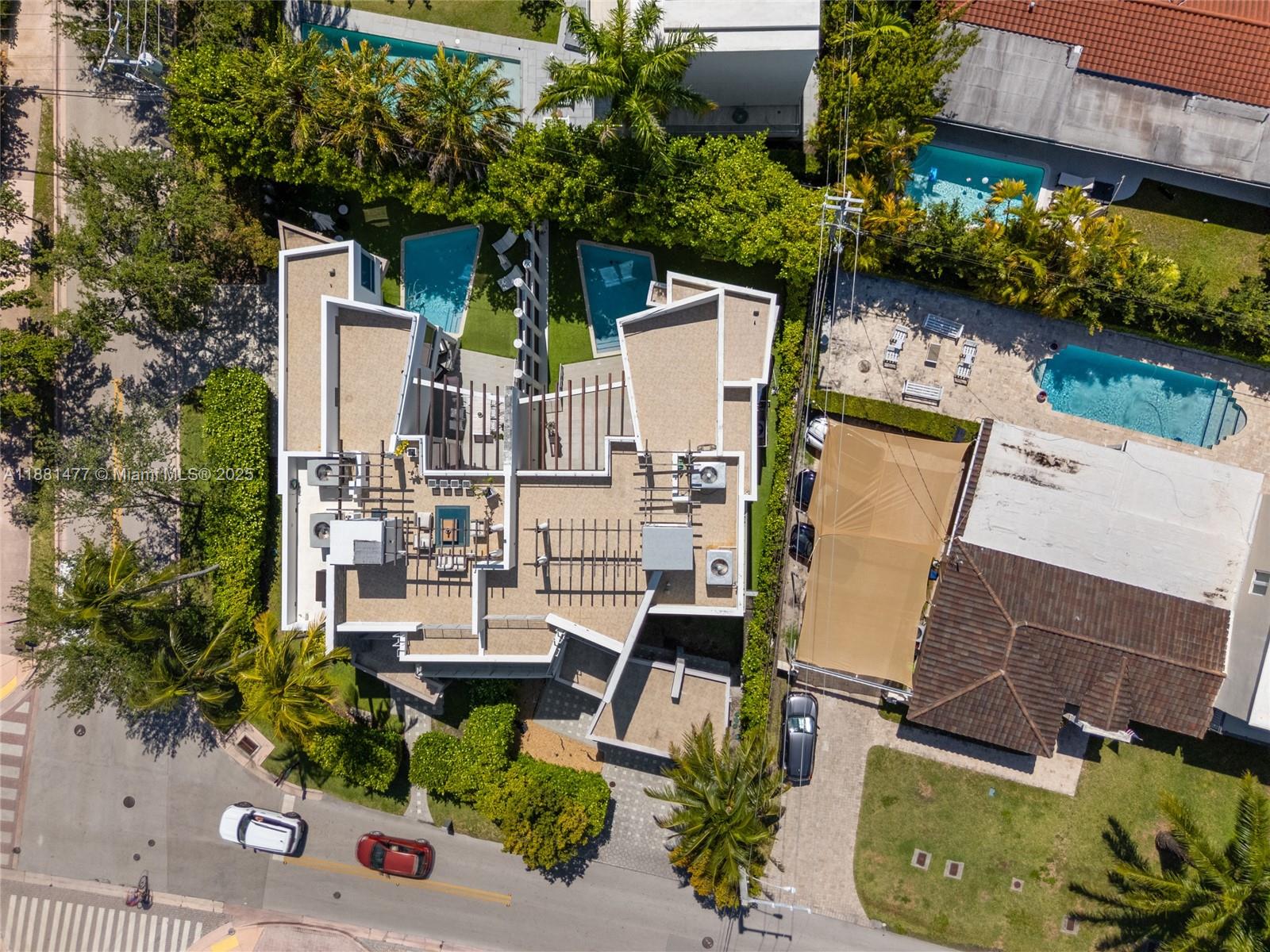 544-548 FERNWOOD CONDO - Residential