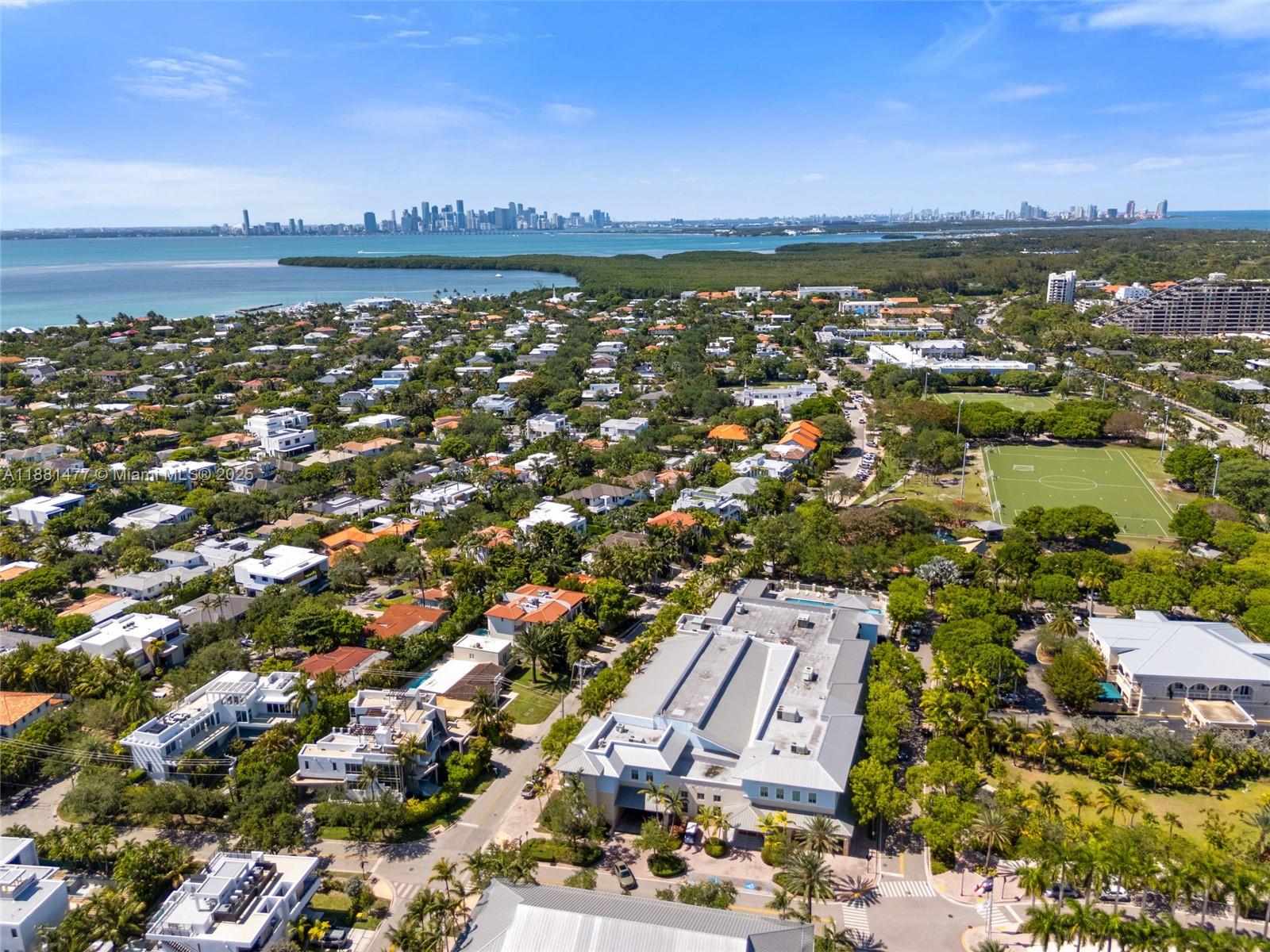 544-548 FERNWOOD CONDO - Residential