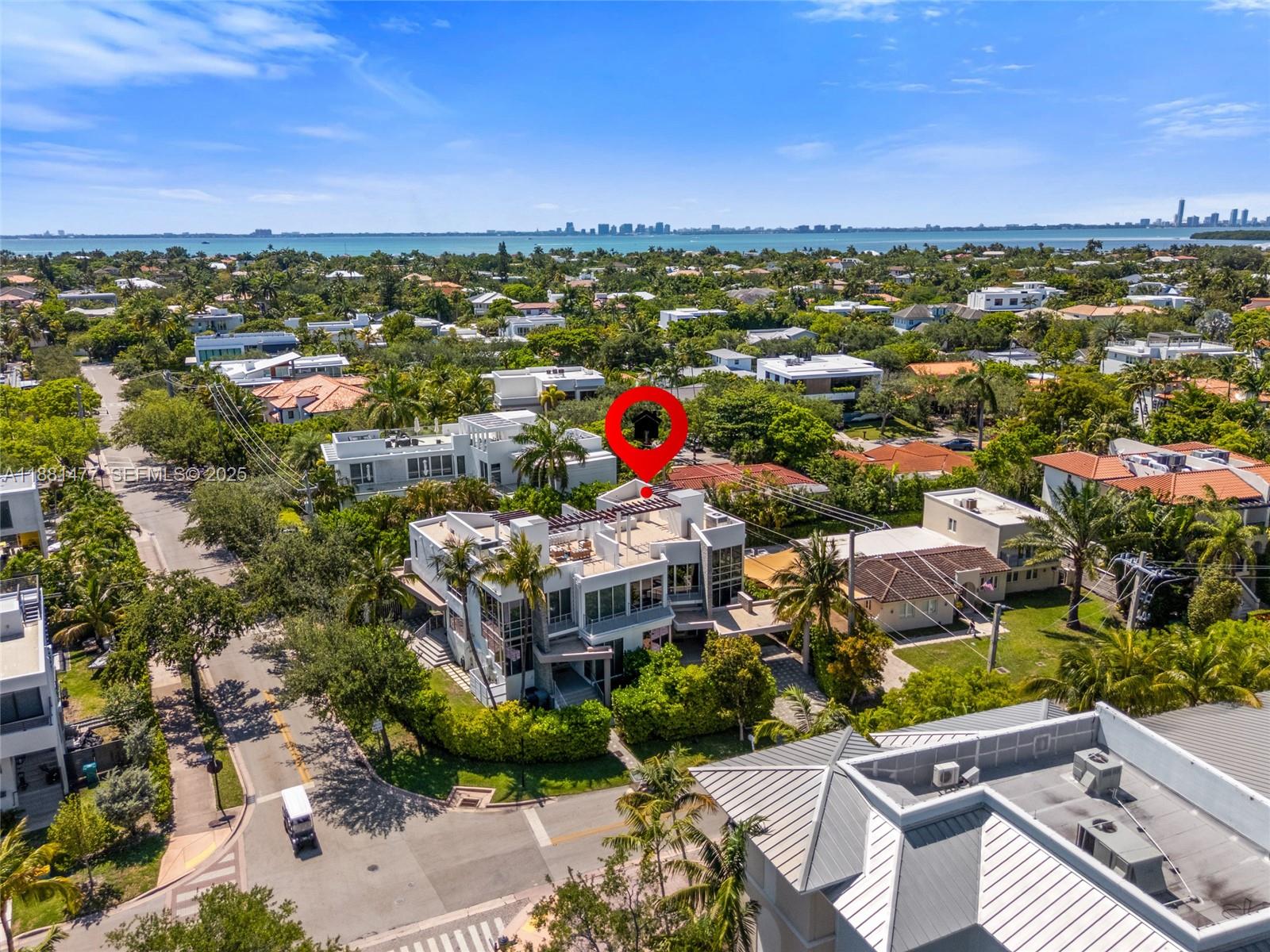 544-548 FERNWOOD CONDO - Residential