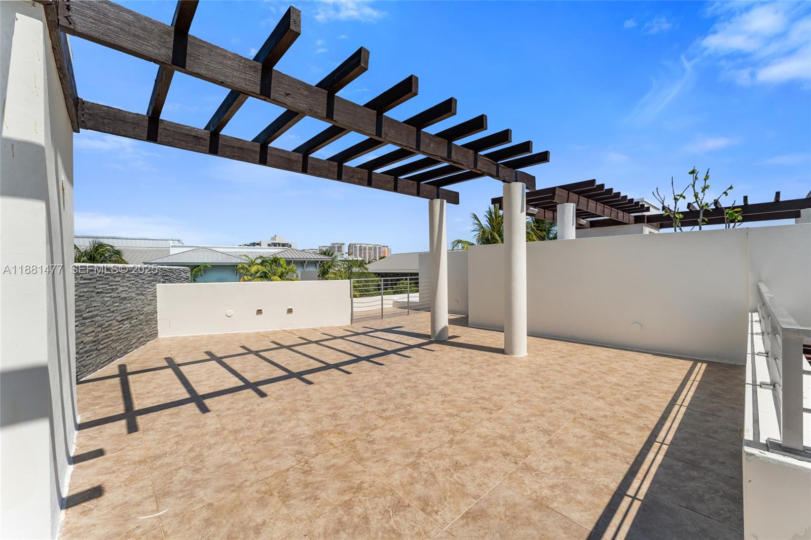 544-548 FERNWOOD CONDO - Residential