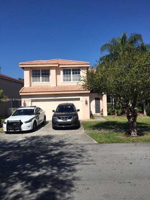 3/2 plus loft that can be 4th bedroom office or playroom. Lakefront home with HEATED pool and HOT TUB! 2 car garage and laminate and tile floors throughout the house. S/S appliances and freshly painted. in Silver Shores. Laminate floors in the bedrooms. Large Walk in master closet. A schools! Community Pool. All tile floors Downstairs. 2 car garage