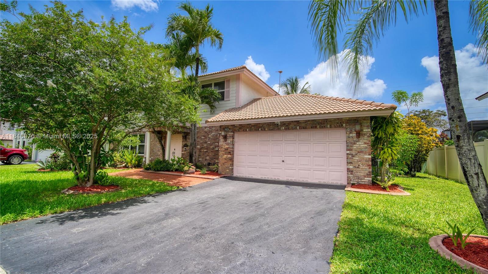 810 Greenbriar Ave