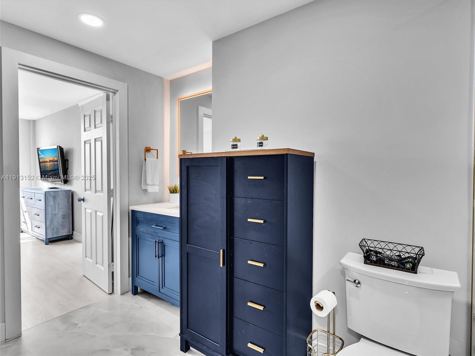 KENNEDY HOUSE CONDO - Residential