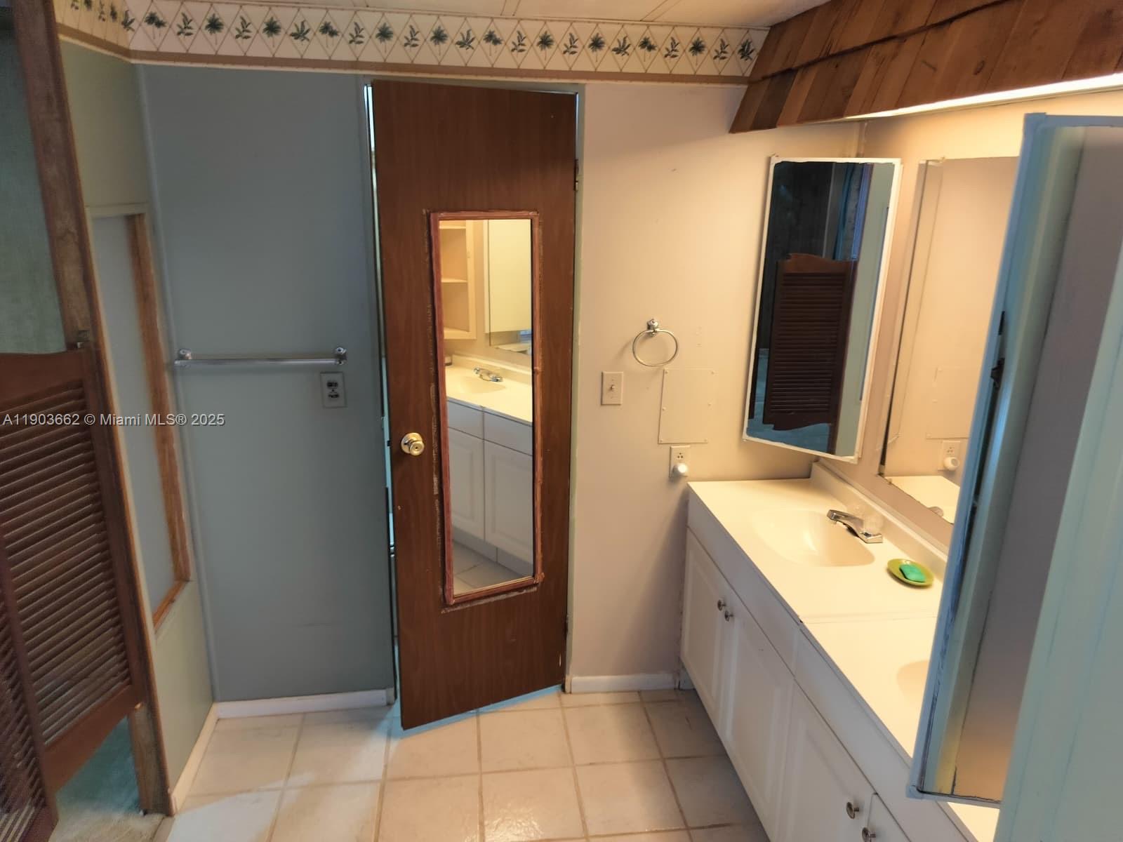 KEY LARGO TRAILER VILLAGE - Residential