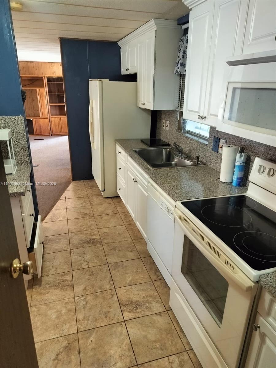 KEY LARGO TRAILER VILLAGE - Residential