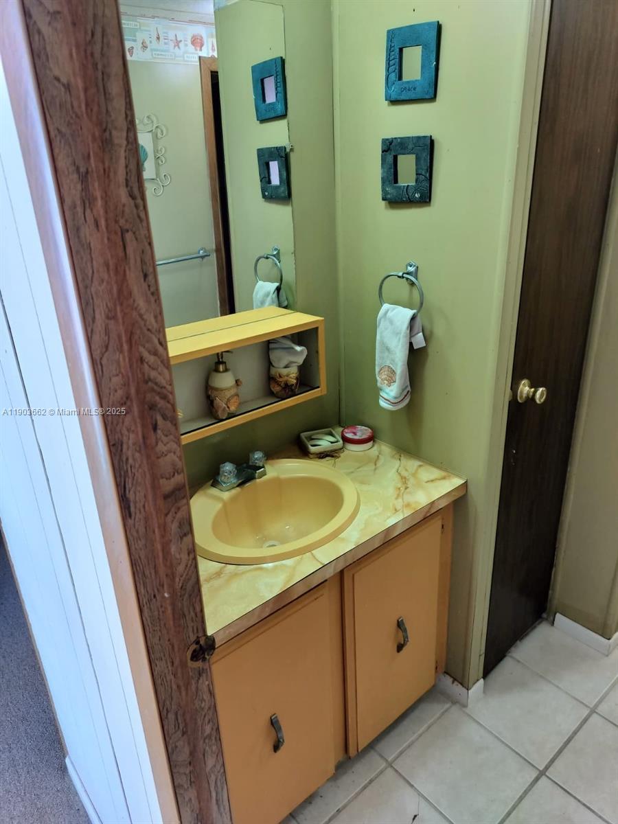 KEY LARGO TRAILER VILLAGE - Residential