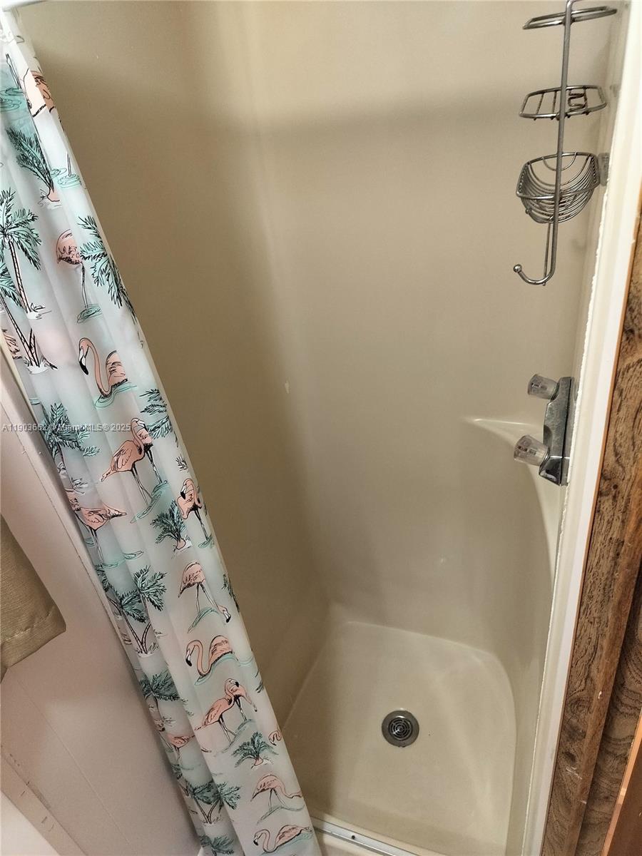 KEY LARGO TRAILER VILLAGE - Residential