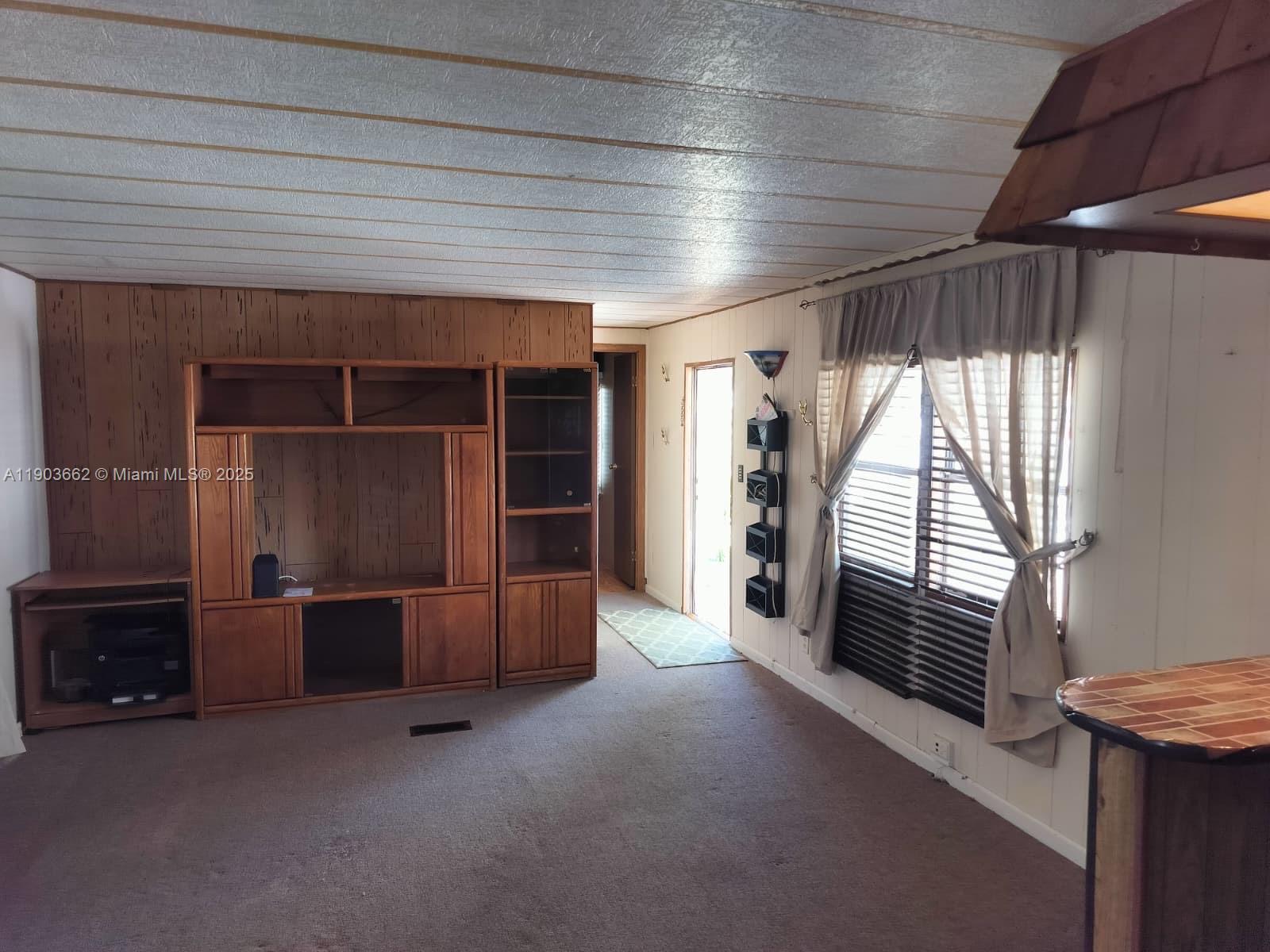 KEY LARGO TRAILER VILLAGE - Residential