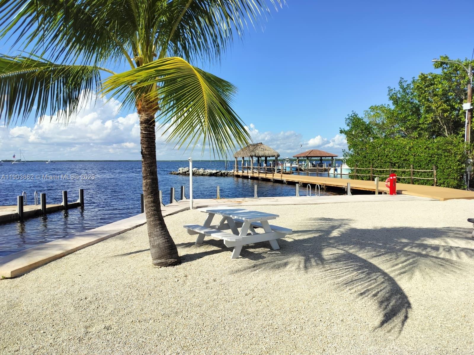 KEY LARGO TRAILER VILLAGE - Residential