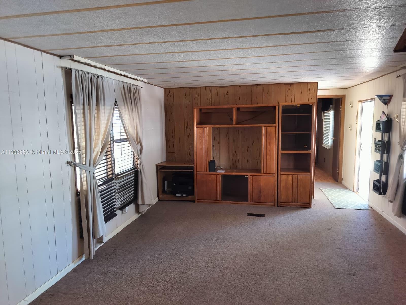 KEY LARGO TRAILER VILLAGE - Residential